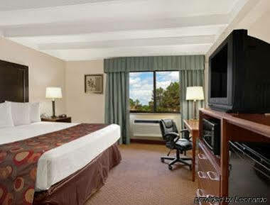 Days By Wyndham West Hotel 2*